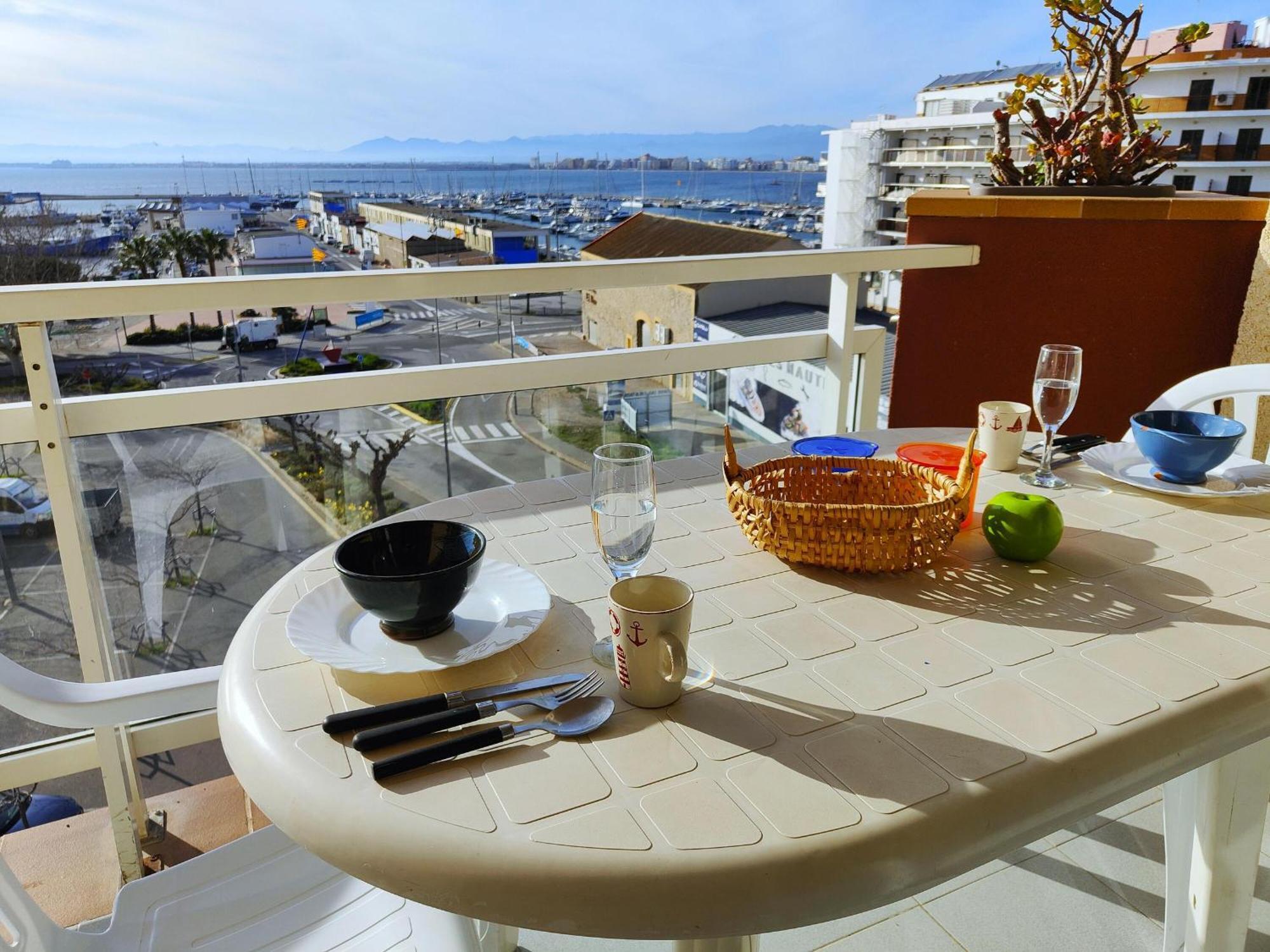 2166 Rocmar 1 4-C, Excelente Situacion Frente Al Puerto Pesquero Y Con Vista A La Bahia. Gran Terraza. Gran Parking Publico Delante. - Es-258-30 Lägenhet Rosas Exteriör bild