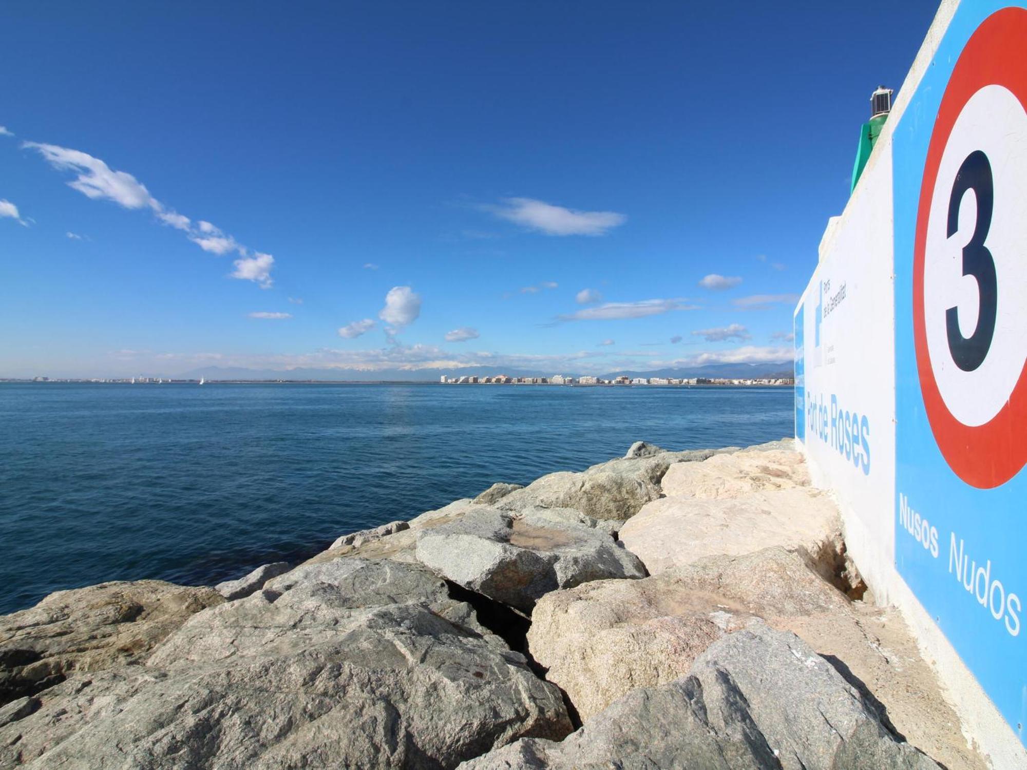 2166 Rocmar 1 4-C, Excelente Situacion Frente Al Puerto Pesquero Y Con Vista A La Bahia. Gran Terraza. Gran Parking Publico Delante. - Es-258-30 Lägenhet Rosas Exteriör bild